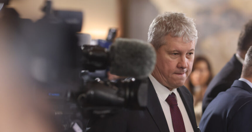 Predoiu, privind constituirea Guvernului: Urgența acțiunilor pentru remedierea deficitului este esențială! 1 predoiu despre formarea guvernului cu cat mai repede cu atat mai bine trebuie luate masuri rapide pentru corectarea deficitului 68397d0064635
