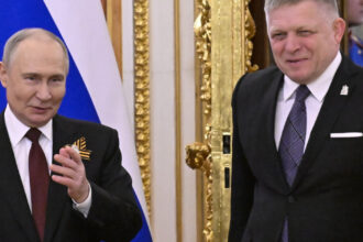 premierul slovac a luat in deradere incercarile ue de a l impiedica sa participe la parada de la moscova ce a vorbit cu putin 681f57a01aa80