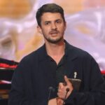 Vlad Udrescu, starul din „Ana, Mi-ai fost scrisă în ADN”, în lumina reflectoarelor: „Pe scenă, simt libertatea și împlinirea” 3 premiul castigat de vlad udrescu protagonistul serialului ana mi ai fost scrisa in adn primele declaratii pe scena ma simt liber si implinit 6835b8a118621