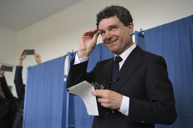 PRIMARUL BUCUREȘTIULUI, FAVORIT LA ALEGERILE PREZIDENȚIALE DIN ROMÂNIA: Votul românilor din diaspora aduce o participare record! 1 presa internationala primarul bucurestiului se profileaza drept castigator al alegerilor prezidentiale din romania participarea depaseste cu mult cea din primul tur gratie votului masiv al alegator 682a35b7a8958
