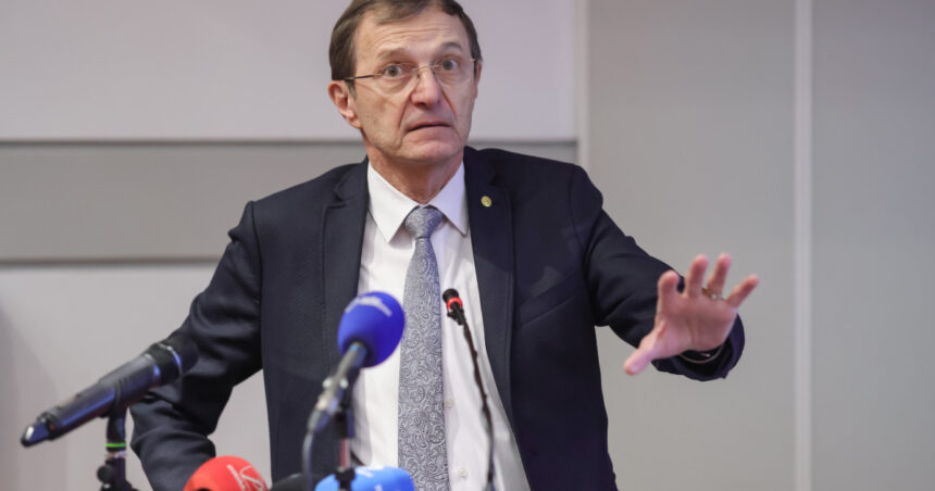 presedintele academiei romane este fundamentala mentinerea acestei tari si mentinerea acestui popor pe traiectoria lui europeana 6825c13ee0bf2