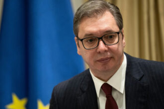 presedintele sarb aleksandar vucic a fost internat intr un spital militar din belgrad dupa revenirea din sua 6816333473378