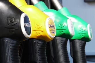 pretul petrolului urca cu 4 pe fondul cererii crescute din europa si china si al tensiunilor din orientul mijlociu 681afe7e593ae