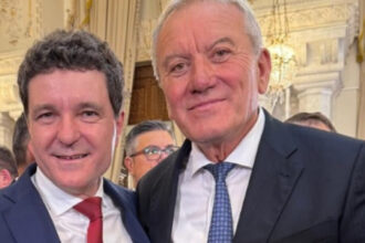 primarul constantin toma prezent la investirea lui nicusor dan romanii au ales un om foarte inteligent psd sa intre la guvernare 6834ab127ad1e