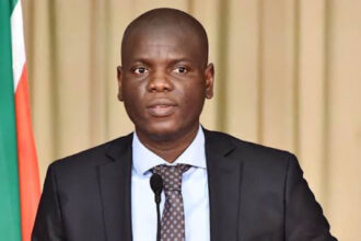 primii sud africani albi care zboara in sua in cadrul planului pentru refugiati al lui donald trump ajung luni seara la washington 682208c02050f
