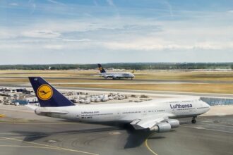 principalul investitor al lufthansa cere conducerii o atitudine mai ferma fata de sindicate 682ad7ac6a79f