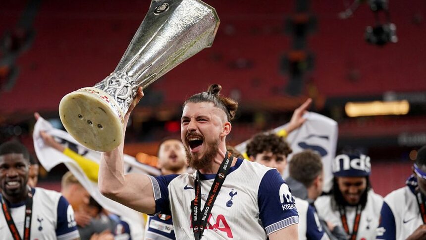 Întrebări pentru Radu Drăgușin? Competitorul de la Tottenham, declarat jucătorul anului în Europa League! 1 probleme pentru radu dragusin rivalul de la tottenham desemnat jucatorul sezonului in europa league 6830214aa1dca