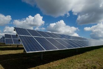producatorii chinezi de panouri solare se cartelizeaza pentru a stopa prabusirea preturilor cotatii in crestere pe bursa 6824202dec985
