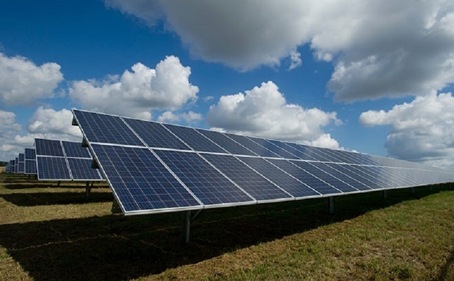 Producătorii din China de panouri solare se unesc pentru a preveni scăderea prețurilor. Acțiunile înregistrează o apreciere pe piață. 1 producatorii chinezi de panouri solare se cartelizeaza pentru a stopa prabusirea preturilor cotatii in crestere pe bursa 6824202dec985