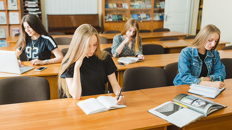 O profesoară de religie din Constanța, chemată în instanță pentru o tabără imaginară, se confruntă cu acuzații din partea procurorilor. 1 profesoara de religie din constanta trimisa in judecata pentru organizarea unei tabere fictive acuza procurorii 6836aed831d32
