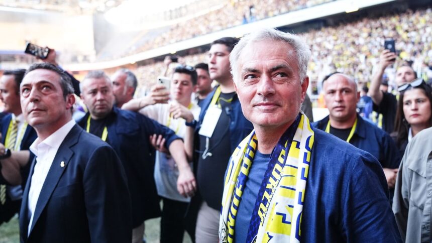 "Mourinho va continua la Fener? Președintele dezvăluie detalii surprinzătoare despre o propunere fabuloasă!" 1 ramane mourinho presedintele lui fener a dat raspunsul si a dezvaluit o oferta neverosimila 681bb6a966082