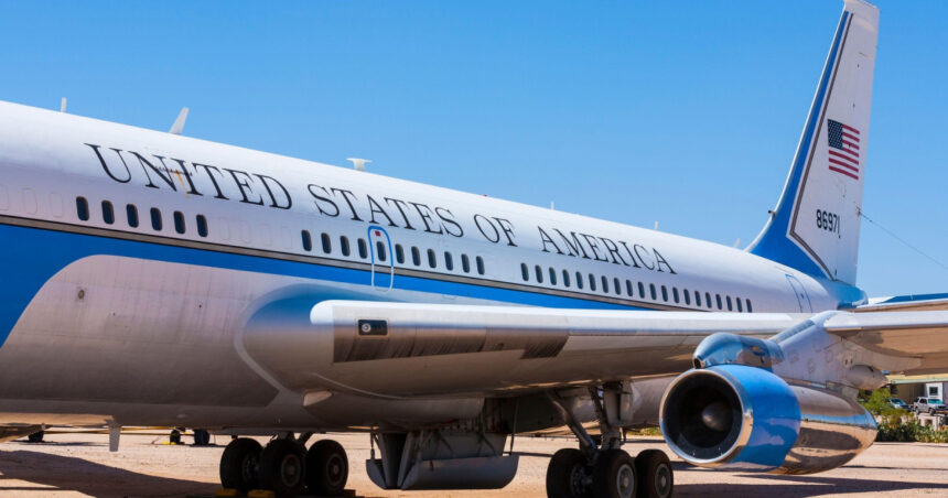 Reacția Casei Albe la propunerea Qatarului de a-i furniza lui Trump un nou avion pentru Air Force One 1 raspunsul casei albe la oferta qatarului de a i oferi lui trump un nou avion air force one 6821f3b73fa3e