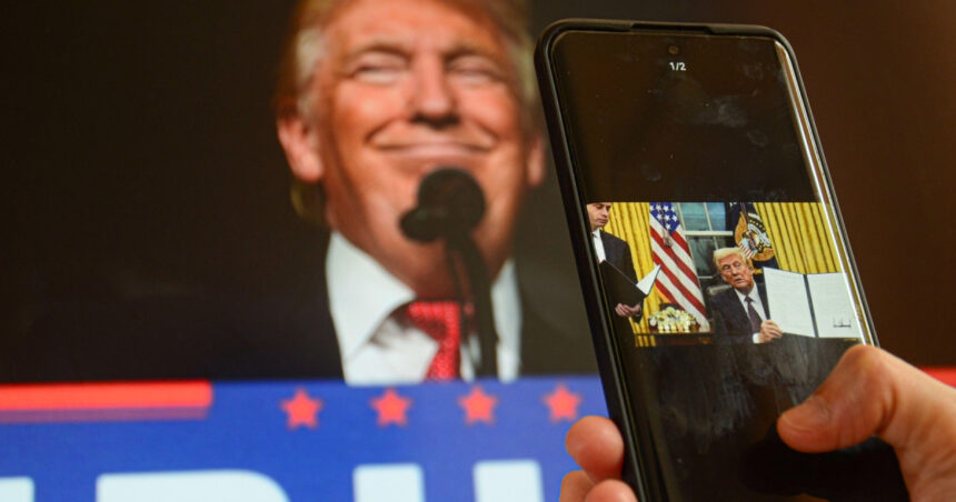"Impactul tarifelor impuse de Trump: O furtună de incertitudine amenință prețurile smartphone-urilor" 1 razboiul tarifelor lui trump ar putea duce la scumpirea smartphone urilor industria se confrunta cu o furtuna de incertitudine 68399ee895feb
