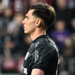Răspunsul lui Mihai Popa după ce a apărat lovitura de pedeapsă executată de Tavi Popescu 3 reactia lui mihai popa dupa ce i a aparat penalty ul lui tavi popescu 68315a388aca9