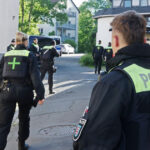 „Regatul Germaniei” a fost desființat de autorități în urma unei acțiuni de amploare, fiind identificat drept „cea mai periculoasă grupare” extremistă din națiune. 2 regatul germaniei a fost interzis de autoritati dupa o operatiune ampla este cea mai mare organizatie estremista din tara 682301dff0f63