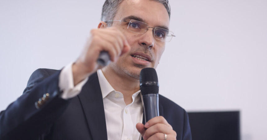Remus Ștefureac, INSCOP: „Se preconizează o competiție extrem de strânsă în istoria noastră. Participarea la vot va fi cheia succesului” 1 remus stefureac inscop se anunta una dintre cele mai stranse curse din istoria noastra prezenta la vot va fi factorul decisiv 6826e86f73f57