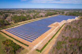 reteaua din spania neaga ca dependenta de energia solara ar fi de vina pentru pana de curent in timp ce aceasta se transforma intr un scandal politic 681362fe6ef94