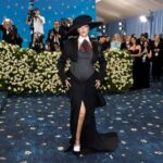 Rihanna va deveni mamă pentru a treia oară alături de A$AP Rocky. Iată cum a strălucit la Met Gala 2025, dedicată stilului masculin! 2 rihanna e insarcinata cu al treilea copil cu aap rocky cum a aparut imbracata la met gala 2025 unde tema a fost dedicata modei masculine 6819e3c29b241