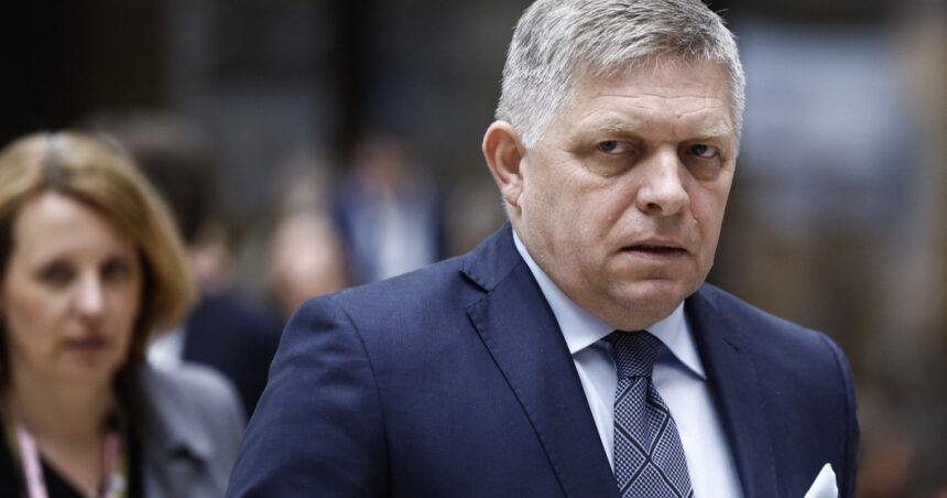Robert Fico a ales o cale ocolitoare spre Moscova, după ce țărilor baltice le-a interzis zborul său. 1 robert fico a plecat la moscova pe o ruta ocolitoare dupa ce statele baltice i au refuzat survolul 681ce6dd20a27