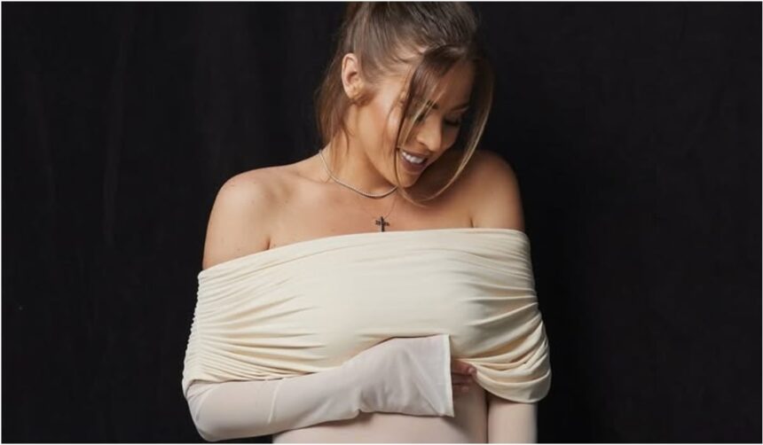 Roxana Nemeș va deveni mămică! Primele fotografii cu burtica de gravidă: „Cel mai minunat cadou de la divinitate” 1 roxana nemes e insarcinata primele imagini cu burtica de gravida cel mai frumos dar de la dumnezeu 681b31f668241