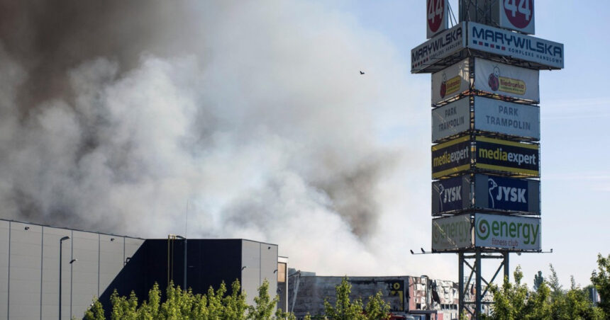 Rusia a angajat incendiatori prin intermediul rețelelor sociale pentru flăcările din Varșovia, afirmă Polonia că deține probe. 1 rusia a recrutat piromani pe retelele de socializare pentru incendiul din varsovia polonia sustine ca are dovezi 6822ecc51cb24