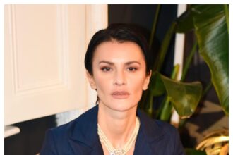 rux si opulenta nu intelege de ce este in continuare singura acum barbatul vrea si banii femeii video exclusiv 681c9e81cad91
