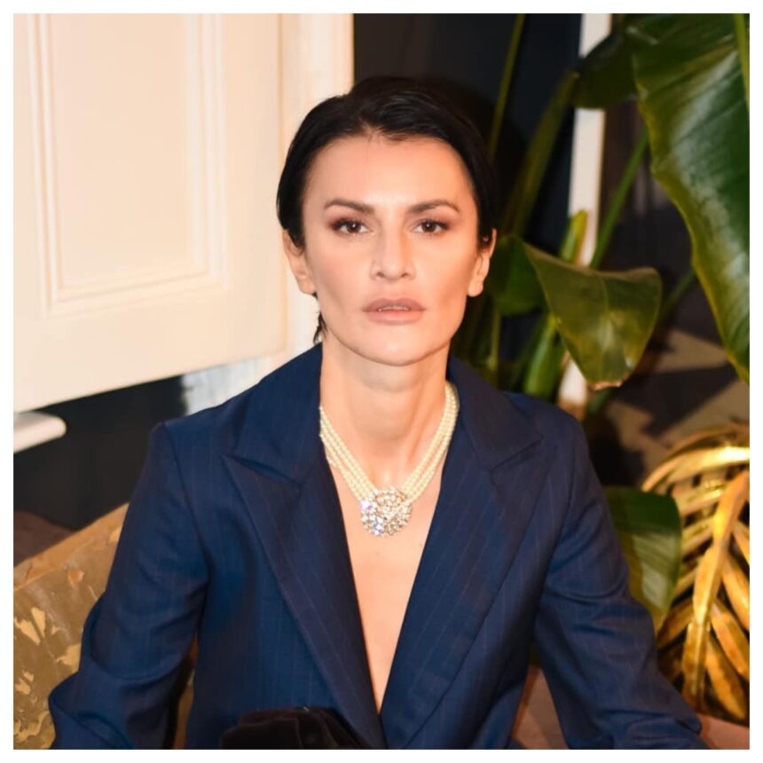 Rux și Opulență: Dilema unei inimi singure într-o lume în care bărbații caută și bunăstarea femeilor. 1 rux si opulenta nu intelege de ce este in continuare singura acum barbatul vrea si banii femeii video exclusiv 681c9e81cad91