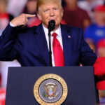 „Povestea lui James Bond, liberă de impozite. Donald Trump: „007 nu are motive de îngrijorare, Sean Connery a fost un bun prieten” 2 saga james bond scutita de taxe vamale donald trump 007 nu are de ce sa se teama sean connery mi a fost prieten 6823a5b6c981b