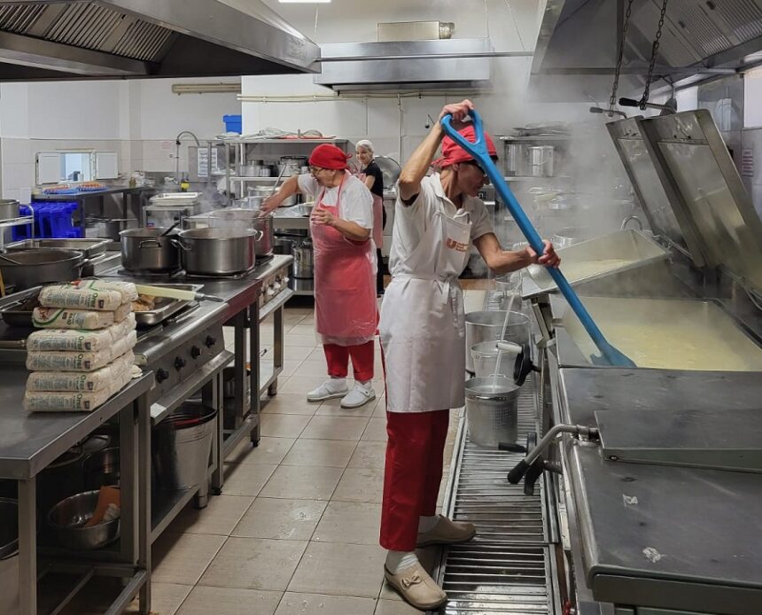 SC Arimex Comexim 2000 SRL oferă un festin special de Înălțarea Domnului pentru pacienții din spitalele constănțene. 1 sc arimex comexim 2000 srl a pregatit un meniu special de inaltarea domnului pentru pacientii internati in spitalele constantene 6838200681ea6