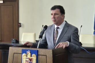 sedinta colegiului prefectural masuri pentru descongestionarea traficului pe dn 39 chestorul cornel mototolea propune instalarea a patru semafoare pentru autoturisme si opt pentru pietoni 6836ce8d4930e