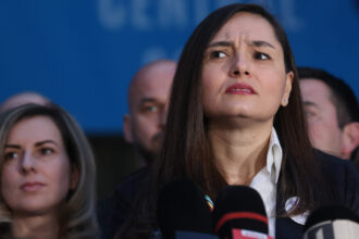 sefa pot anamaria gavrila ameninta jurnalistii sunteti o specie pe cale de disparitie abia astept sa va vad gone 681a2c3e1f4d1