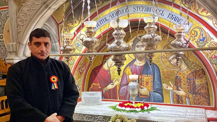 Simion își exprimă în publicațiile franceze sprijinul pentru reîntoarcerea monarhiei și pledoaria pentru reunificarea armonioasă a României cu Republica Moldova. 1 simion a spus in presa franceza ca ar sustine restaurarea monarhiei cere si reunificarea pasnica a romaniei cu republica moldova 681f8b5b0714b