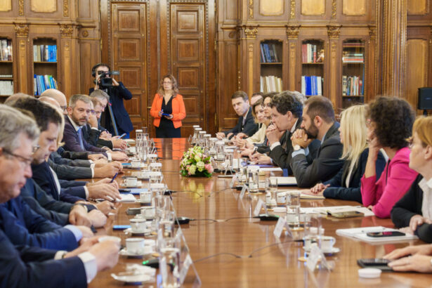 sindicatele daca discutiile de la cotroceni se poarta exclusiv cu mediul de afaceri propunerile vor fi in interesul capitalului 6839eebf6e892