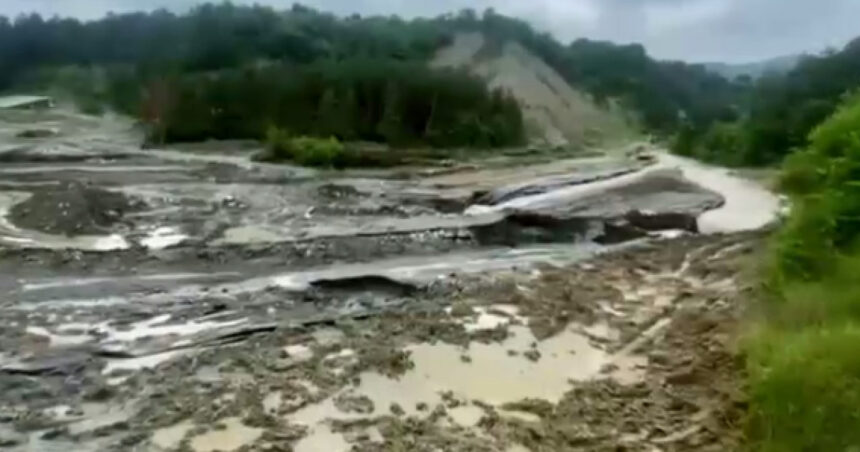Alerta în Harghita: Salina Praid sub amenințarea prăbușirii din cauza ploilor torențiale recente 1 situatie critica in harghita risc de prabusire la salina praid dupa ploile abundente din ultimele zile 6835d967cd21e