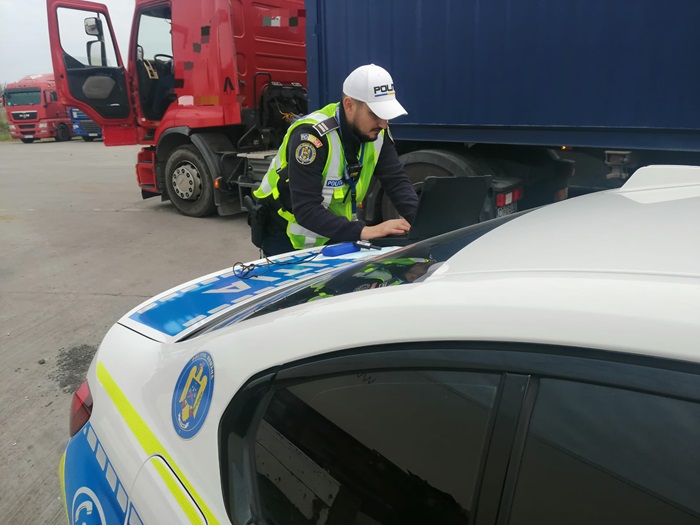 Șofer de tir, surprins sub influența alcoolului în Tariverde 1 sofer de autocamion prins baut la volan in tariverde 682da21e062e9