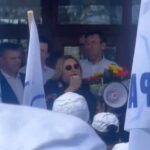 Șoșoacă a stârnit valuri pe litoral de 1 Mai: „Trotuarele și străzile sunt în paragină, hotelurile sunt închise. Există măcar un primar care să fi avut curajul să-l confrunte pe Ciolacu și pe cei care au fost acolo?” 2 sosoaca a facut show pe litoral de 1 mai trotuare si strazi distruse hoteluri inchise exista vreun primar care sa se fi dus la guvern si sa l ia de gat pe ciolacu si pe toti prostii care 68139115eb6b2
