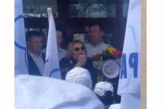 sosoaca a facut show pe litoral de 1 mai trotuare si strazi distruse hoteluri inchise exista vreun primar care sa se fi dus la guvern si sa l ia de gat pe ciolacu si pe toti prostii care 68139115eb6b2