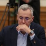 Stelian Ion (USR) consideră că Simion reprezintă o amenințare pentru sistemul de Justiție: „De ce a refuzat să susțină inițiativa legală „2 Mai”, care interzicea pedepsele cu suspendare pentru traficanții de droguri? Nu a oferit niciodată o explicație.” 2 stelian ion usr il vede pe simion un cosmar pentru justitie de ce a votat impotriva proiectului de lege 2 mai prin care se propunea ca traficantii de droguri sa nu poata 681cd5b7a38ea