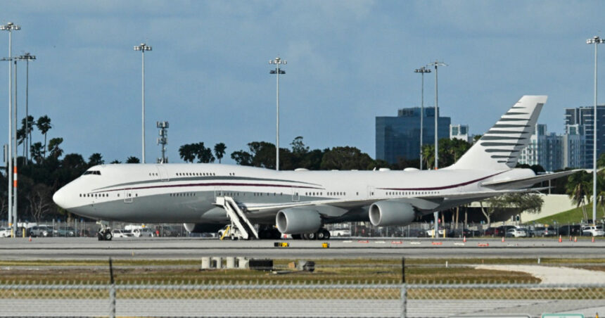Trump primește un cadou de excepție: Boeing 747 de la Qatar, o alegere de necontestat! 1 sua au acceptat boeing ul 747 oferit de qatar presedintelui donald trump ar fi stupid sa refuz un astfel de cadou 682e41b150fe0