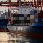Impactul tarifelor comerciale introduse de Donald Trump: Cum afectează exporturile americane și care industrii suferă cel mai mult? 3 tarifele comerciale impuse de donald trump paralizeaza exporturile americane care sunt cele mai afectate sectoare ale economiei sua 681b2f5a322ab