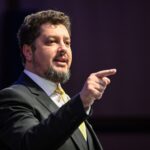 „Simion intensifică tensiunile între români. AUR se confruntă cu provocări majore pentru a reveni în Parlament” 2 tarziu simion escaladeaza conflictul romano roman aur va avea multe probleme sa intre din nou in parlament 68317d1f9ead6
