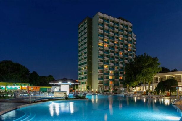 thr a finalizat o tranzactie colosala complexul turistic balada din saturn a fost vandut cu peste 6 milioane de euro 681cf10244944