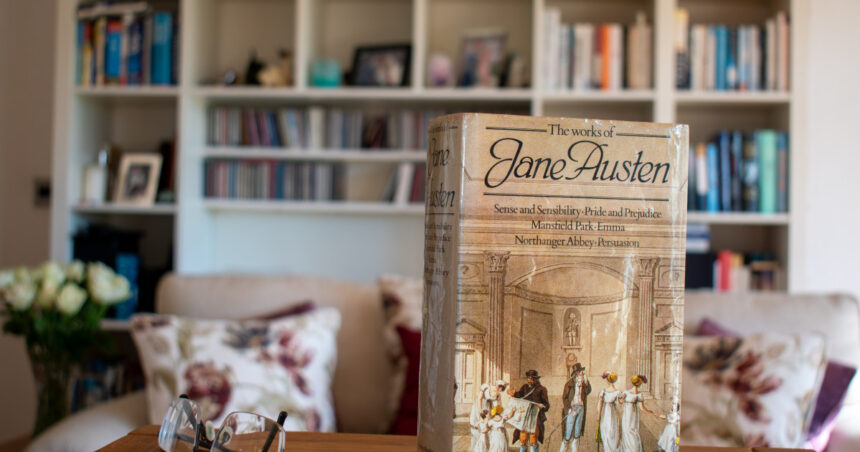 Generația Z îmbrățișează lectura prin operele lui Jane Austen: „Mândrie și Prejudecată”, un favorit al tinerilor! 1 tinerii redescopera cititul cu ajutorul romanelor lui jane austin mandrie si prejudecata printre favoritele generatiei z 683a821132c9b