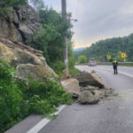 Îngreunări în circulație pe Valea Oltului (DN7) la Călinești din cauza unor pietre căzute pe drum 3 trafic rutier afectat pe valea oltului dn7 in zona calinesti din cauza unor pietre cazute pe carosabil 683611a09a0f7