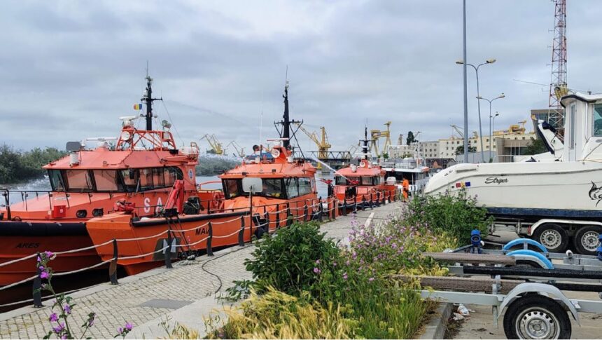 Trei ambarcațiuni ARSVOM transferate în Portul Mangalia pentru revizii de rutină 1 trei nave ale arsvom relocate in portul mangalia pentru verificari periodice 68333c6f4bb61