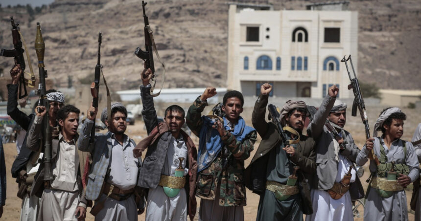Trump declară încetarea atacurilor asupra Yemenului: „Houthi s-au predat”. Rebelii amenință cu o reacție „explozivă” împotriva Israelului. 1 trump a anuntat ca nu mai bombardeaza yemenul houthi au capitulat rebelii au promis o riposta fulgeratoare impotriva israelului 681a789bd691d