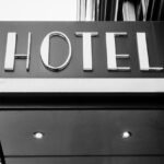 România în criză turistică: Scăderea numărului de nopți de cazare din cauza incertitudinilor. 2 turismul romanesc sub presiune scad innoptarile pe fondul instabilitatii 6835efee602d9