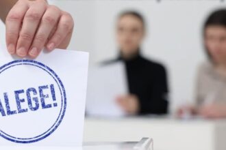 turul 2 al alegerilor prezidentiale numararea voturilor la inchiderea sectiilor prin intermediul unei tablete trei institute vor efectua sondaje la iesirea de la urne 6826edabea24a