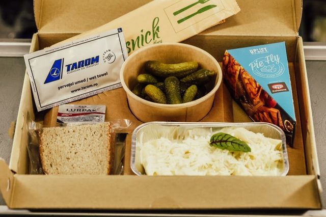 Știre de Ultimă Oră: Serviciile de catering ale TAROM, suspendate! 1 ultima ora activitatea furnizorului de catering al tarom suspendata 68230732dd0d2