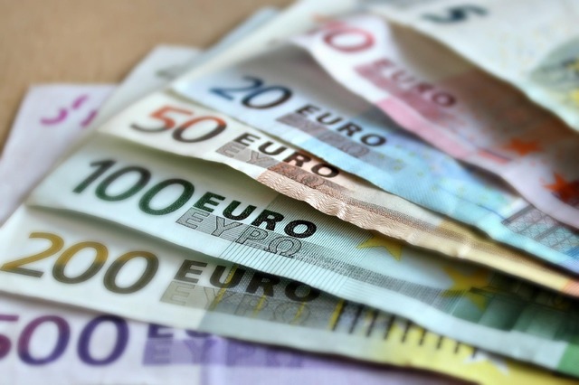 ALERTĂ: Comisia Europeană blochează fondurile României din cauza neefectuării schimbărilor în conducerea companiilor energetice și a agenției de supraveghere a statului, precum și a neimplementării reformelor pensiilor speciale. 1 ultima ora comisia europeana suspenda din banii romaniei pentru ca nu au fost schimbati sefii companiilor din energie agentiei de monitorizare a companiilor de stat si nu au fost reformate pensiile s 68398217a6908